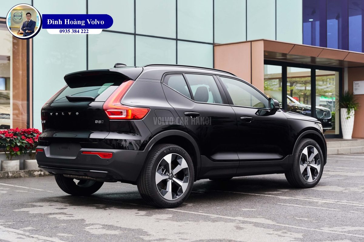 Hình ảnh thực tế chi tiết Volvo XC40 B5 Ultimate 2023 Màu Đen Black Stone nội thất Đen Charcoal Leather - Đình Hoàng Volvo