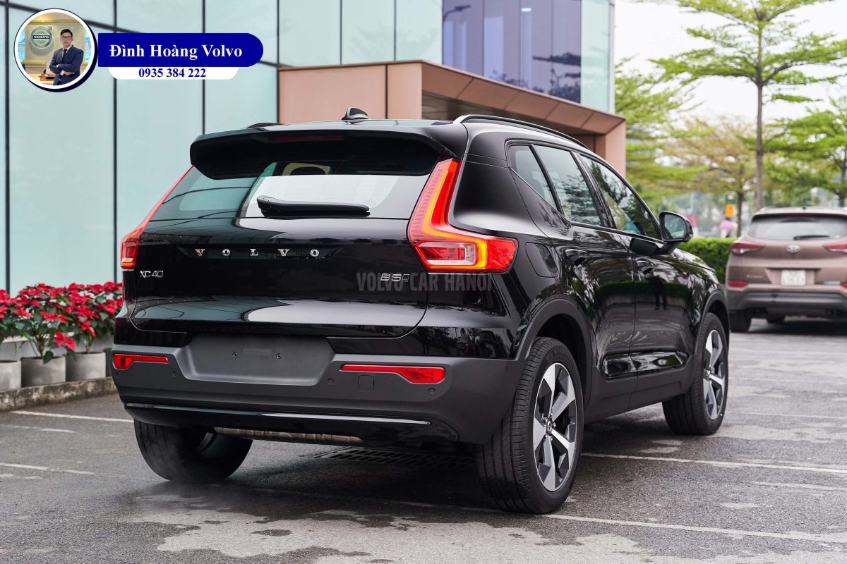 Hình ảnh thực tế chi tiết Volvo XC40 B5 Ultimate 2023 Màu Đen Black Stone nội thất Đen Charcoal Leather - Đình Hoàng Volvo