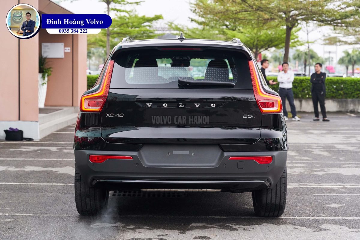 Hình ảnh thực tế chi tiết Volvo XC40 B5 Ultimate 2023 Màu Đen Black Stone nội thất Đen Charcoal Leather - Đình Hoàng Volvo