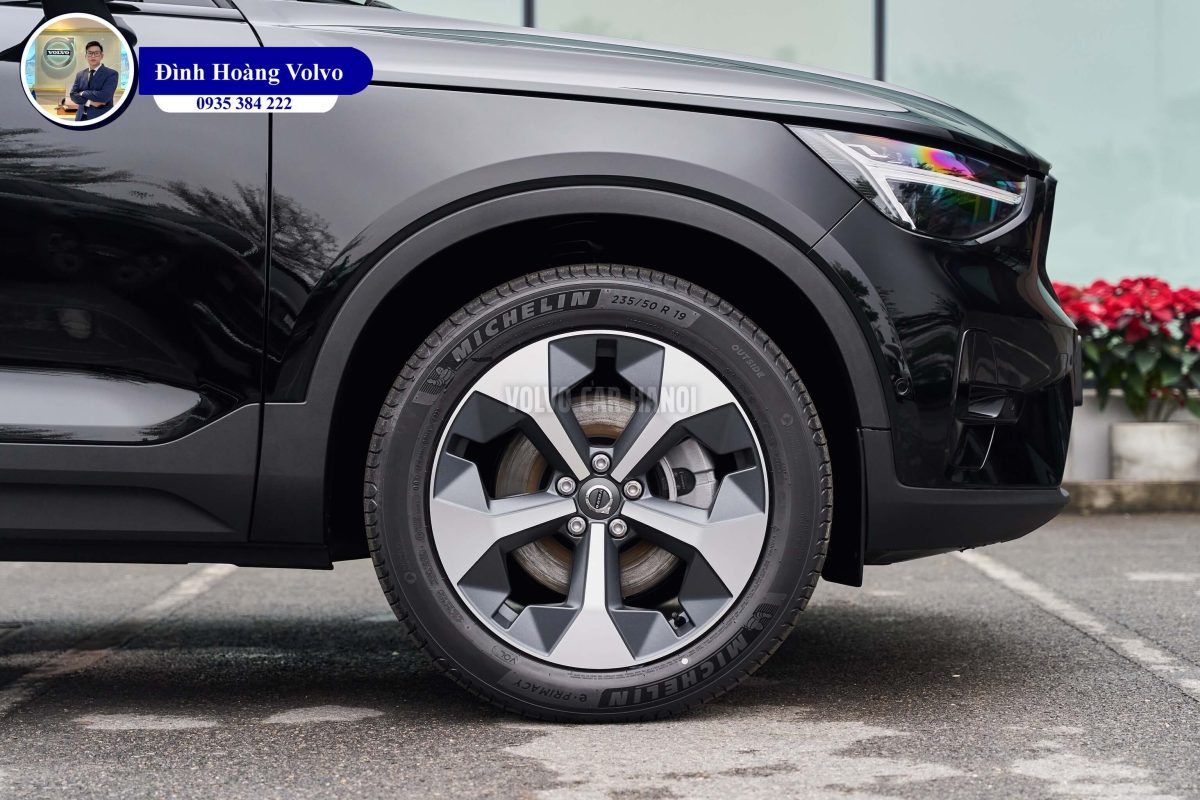 Hình ảnh thực tế chi tiết Volvo XC40 B5 Ultimate 2023 Màu Đen Black Stone nội thất Đen Charcoal Leather - Đình Hoàng Volvo