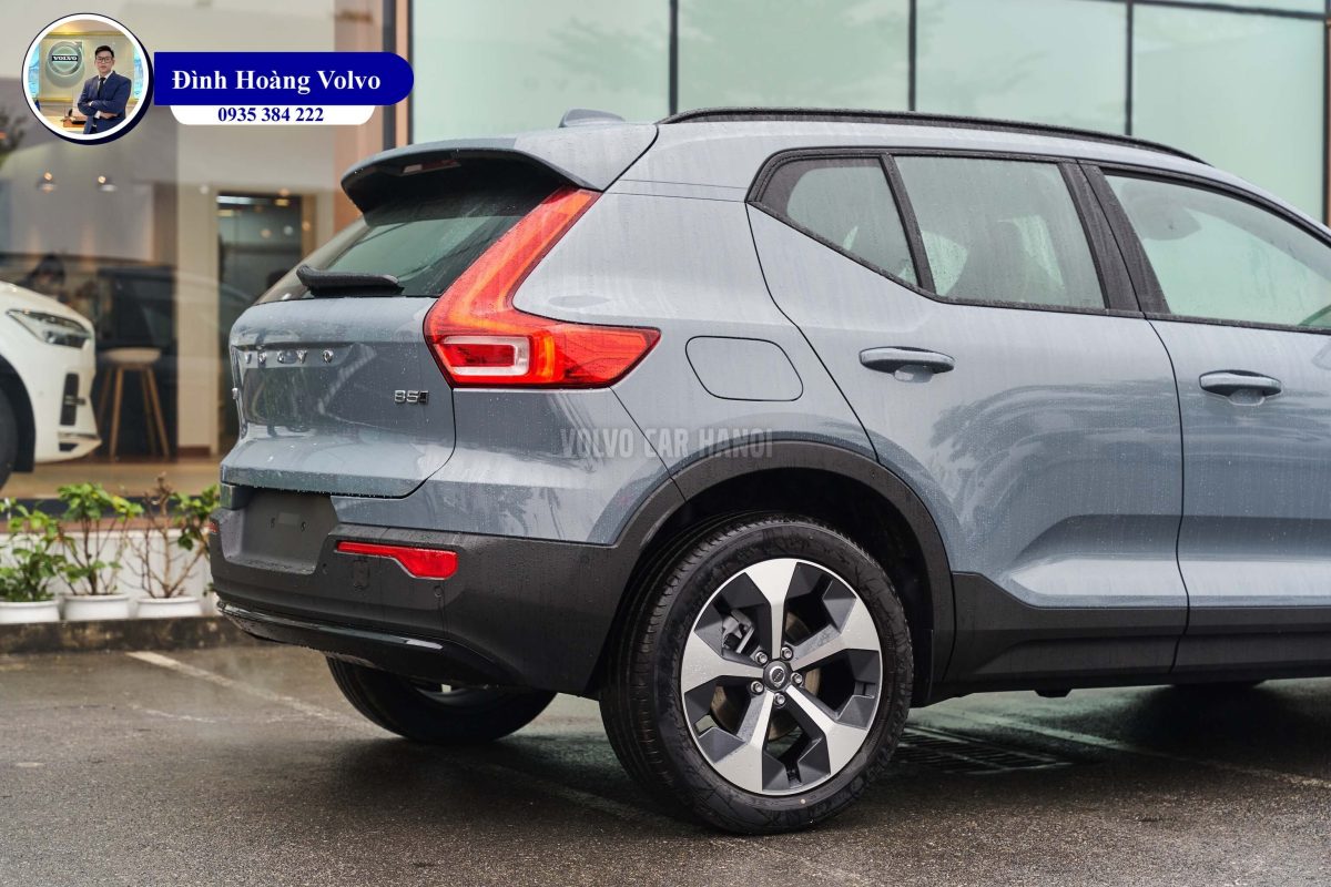 Hình ảnh thực tế chi tiết Volvo XC40 B5 Ultimate 2023 Màu Xám Xi Măng Thunder Grey nội thất Đen Charcoal Leather - Đình Hoàng Volvo