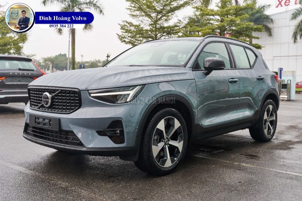 Hình ảnh thực tế chi tiết Volvo XC40 B5 Ultimate 2023 Màu Xám Xi Măng Thunder Grey nội thất Đen Charcoal Leather - Đình Hoàng Volvo
