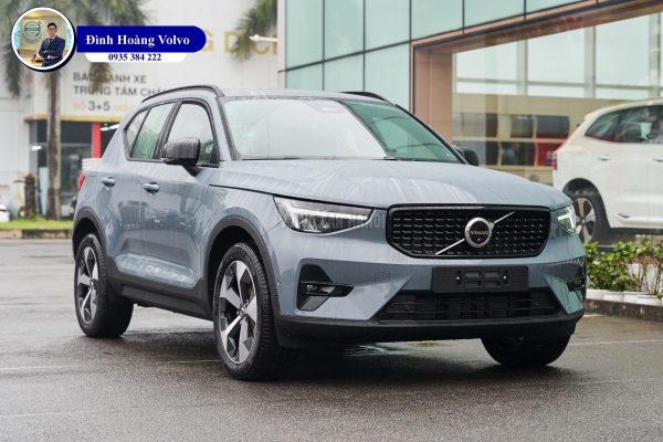 Hình ảnh thực tế chi tiết Volvo XC40 B5 Ultimate 2023 Màu Xám Xi Măng Thunder Grey nội thất Đen Charcoal Leather - Đình Hoàng Volvo