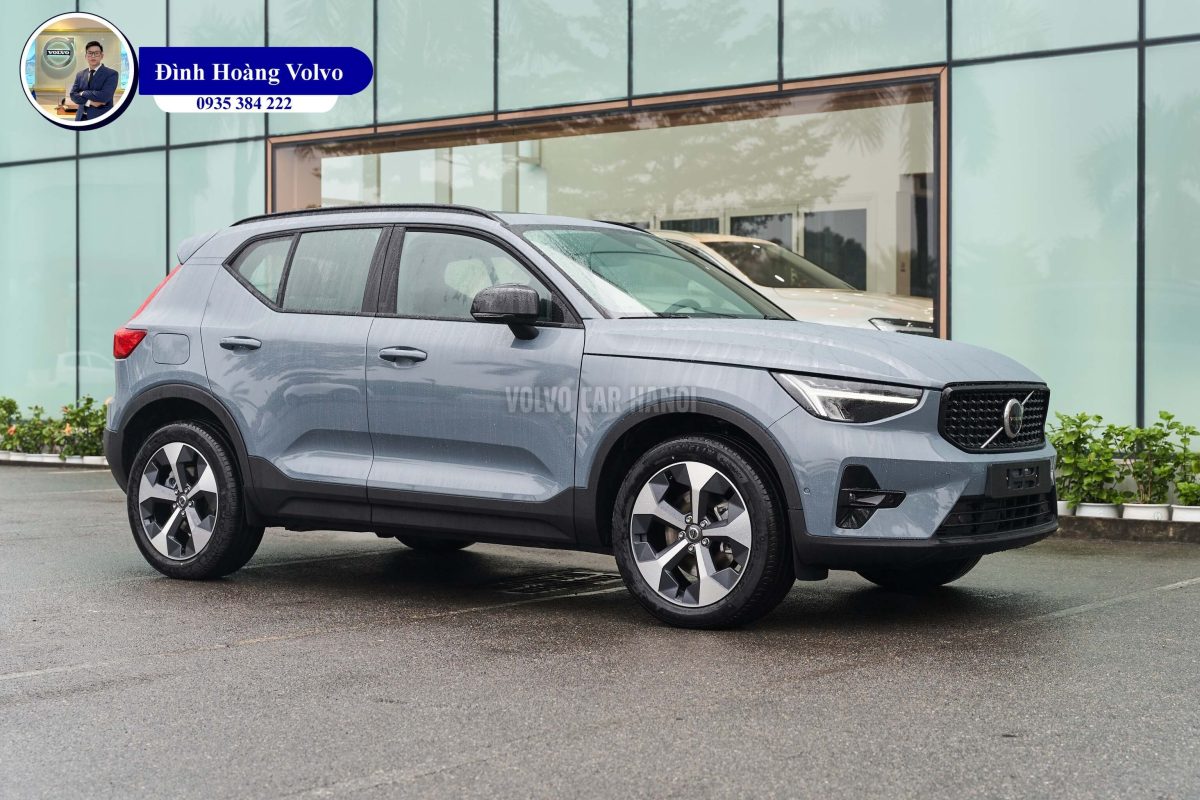 Hình ảnh thực tế chi tiết Volvo XC40 B5 Ultimate 2023 Màu Xám Xi Măng Thunder Grey nội thất Đen Charcoal Leather - Đình Hoàng Volvo