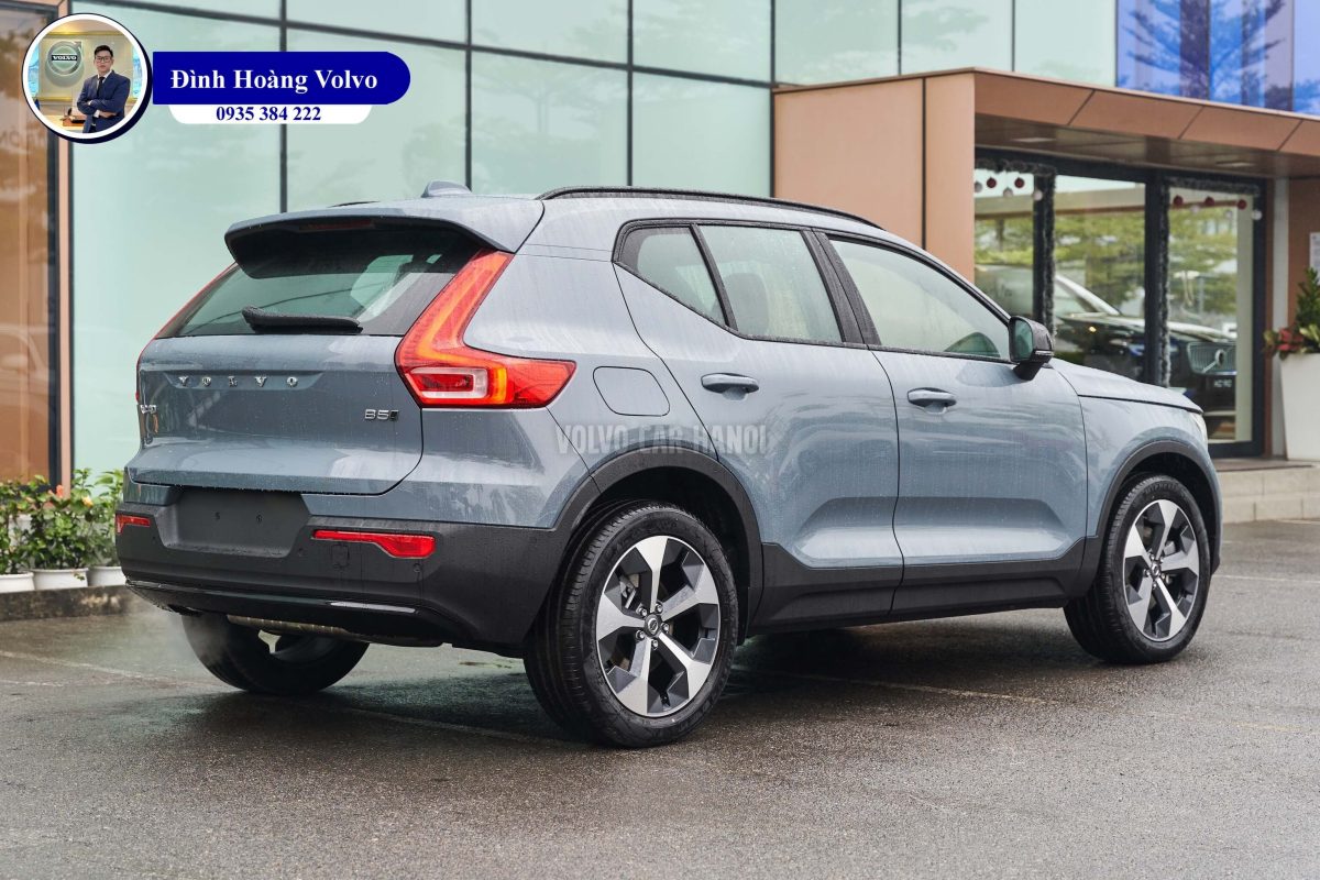 Hình ảnh thực tế chi tiết Volvo XC40 B5 Ultimate 2023 Màu Xám Xi Măng Thunder Grey nội thất Đen Charcoal Leather - Đình Hoàng Volvo