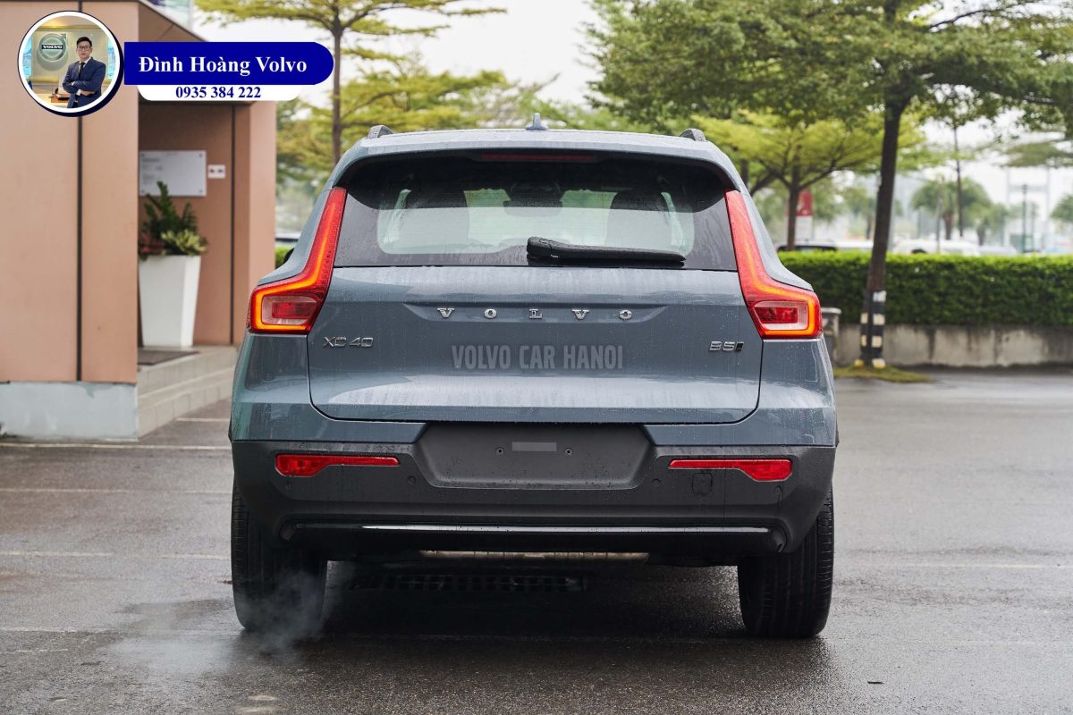 Hình ảnh thực tế chi tiết Volvo XC40 B5 Ultimate 2023 Màu Xám Xi Măng Thunder Grey nội thất Đen Charcoal Leather - Đình Hoàng Volvo