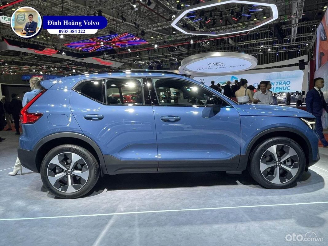 Hình ảnh thực tế chi tiết Volvo XC40 B5 Ultimate 2023 Màu Xanh Fjiord Blue nội thất Đen Charcoal Leather - Đình Hoàng Volvo