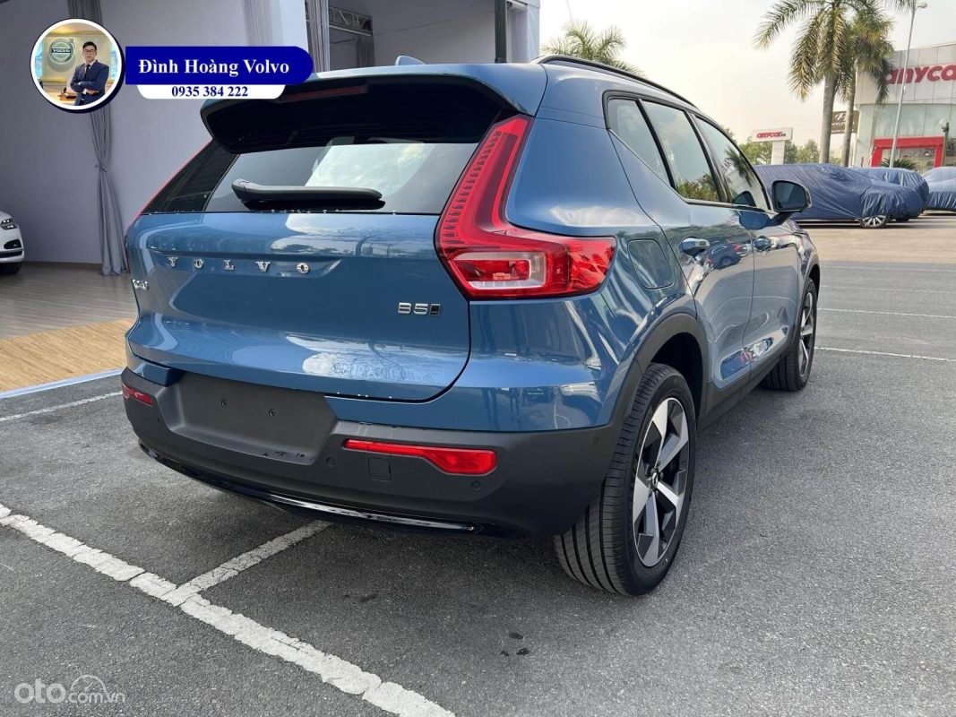 Hình ảnh thực tế chi tiết Volvo XC40 B5 Ultimate 2023 Màu Xanh Fjiord Blue nội thất Đen Charcoal Leather - Đình Hoàng Volvo