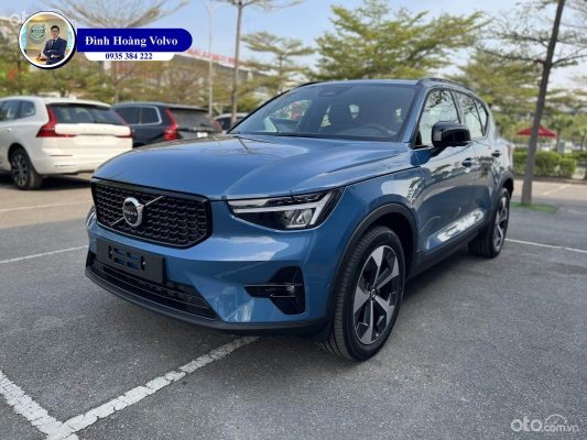 Hình ảnh thực tế chi tiết Volvo XC40 B5 Ultimate 2023 Màu Xanh Fjiord Blue nội thất Đen Charcoal Leather - Đình Hoàng Volvo