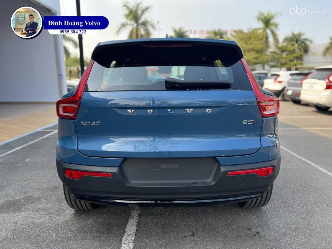 Hình ảnh thực tế chi tiết Volvo XC40 B5 Ultimate 2023 Màu Xanh Fjiord Blue nội thất Đen Charcoal Leather - Đình Hoàng Volvo