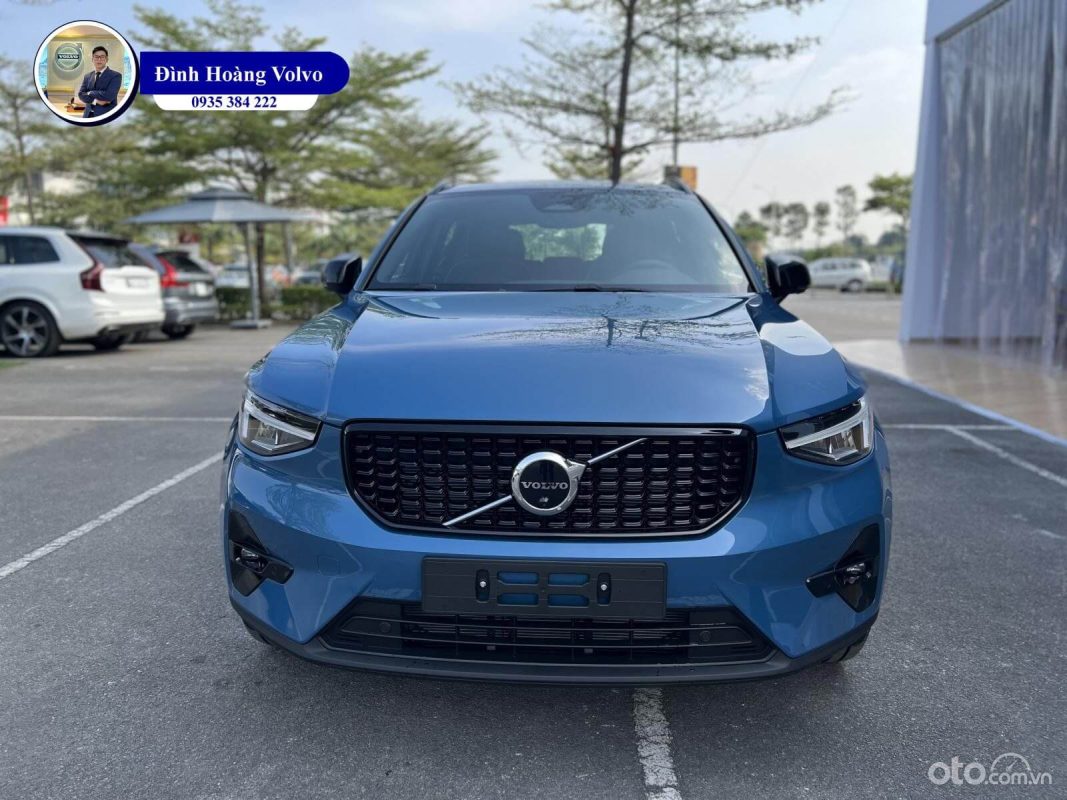 Hình ảnh thực tế chi tiết Volvo XC40 B5 Ultimate 2023 Màu Xanh Fjiord Blue nội thất Đen Charcoal Leather - Đình Hoàng Volvo