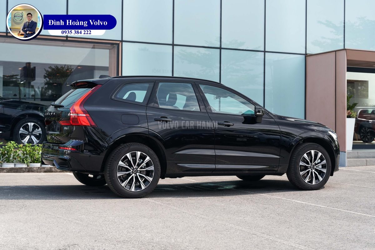 Hình ảnh thực tế chi tiết Volvo XC60 B6 Ultimate Dark 2023 Màu Đen Onyx Black Nội thất màu Đen Charcoal - Đình Hoàng Volvo