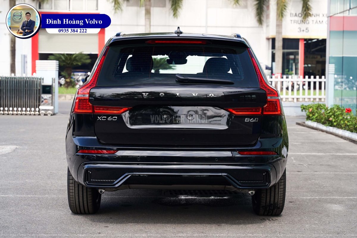 Hình ảnh thực tế chi tiết Volvo XC60 B6 Ultimate Dark 2023 Màu Đen Onyx Black Nội thất màu Đen Charcoal - Đình Hoàng Volvo