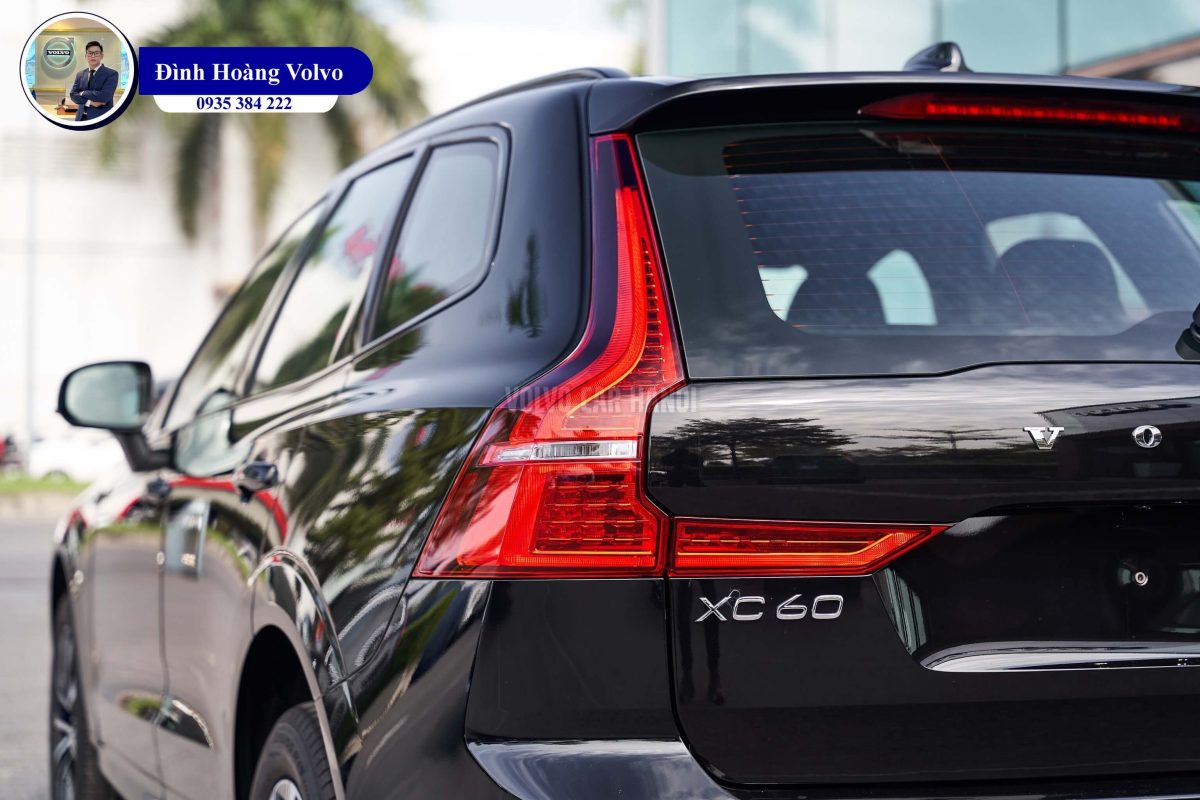 Hình ảnh thực tế chi tiết Volvo XC60 B6 Ultimate Dark 2023 Màu Đen Onyx Black Nội thất màu Đen Charcoal - Đình Hoàng Volvo