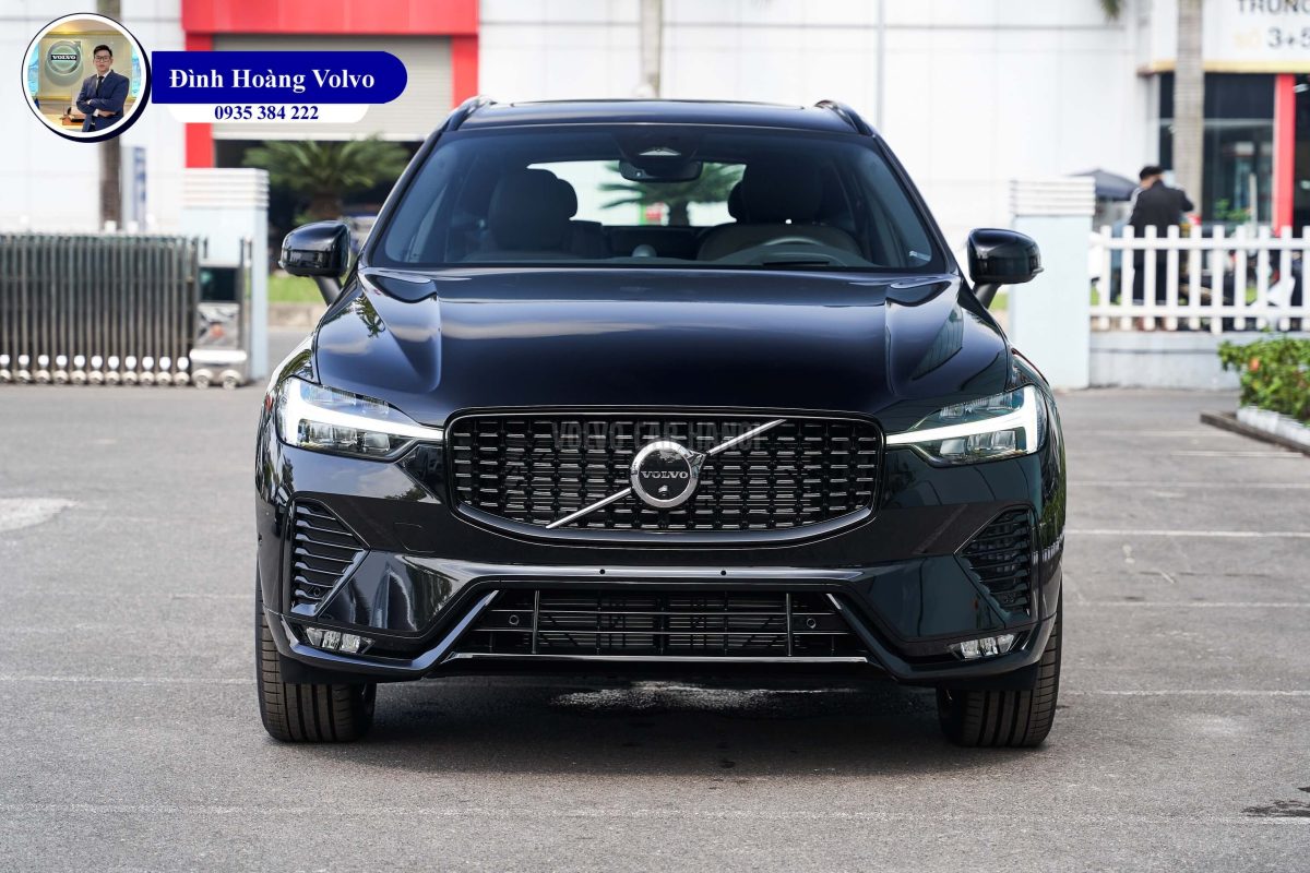 Hình ảnh thực tế chi tiết Volvo XC60 B6 Ultimate Dark 2023 Màu Đen Onyx Black Nội thất màu Đen Charcoal - Đình Hoàng Volvo