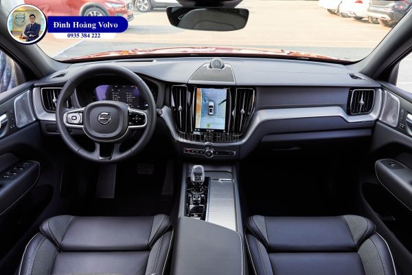 Hình ảnh thực tế chi tiết Volvo XC60 B6 Ultimate Dark 2023 Màu Đen Onyx Black Nội thất màu Đen Charcoal - Đình Hoàng Volvo