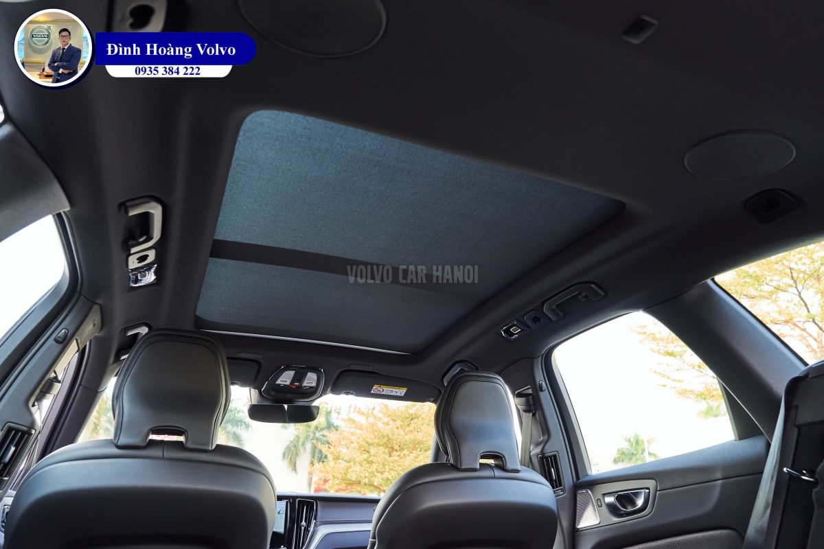 Hình ảnh thực tế chi tiết Volvo XC60 B6 Ultimate Dark 2023 Màu Đen Onyx Black Nội thất màu Đen Charcoal - Đình Hoàng Volvo