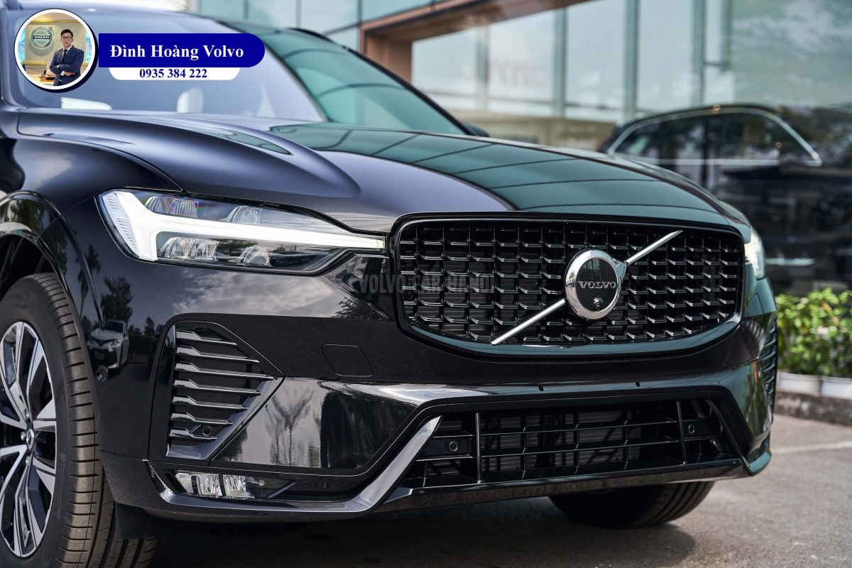 Hình ảnh thực tế chi tiết Volvo XC60 B6 Ultimate Dark 2023 Màu Đen Onyx Black Nội thất màu Đen Charcoal - Đình Hoàng Volvo