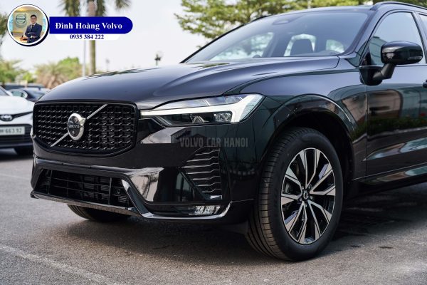Hình ảnh thực tế chi tiết Volvo XC60 B6 Ultimate Dark 2023 Màu Đen Onyx Black Nội thất màu Đen Charcoal - Đình Hoàng Volvo