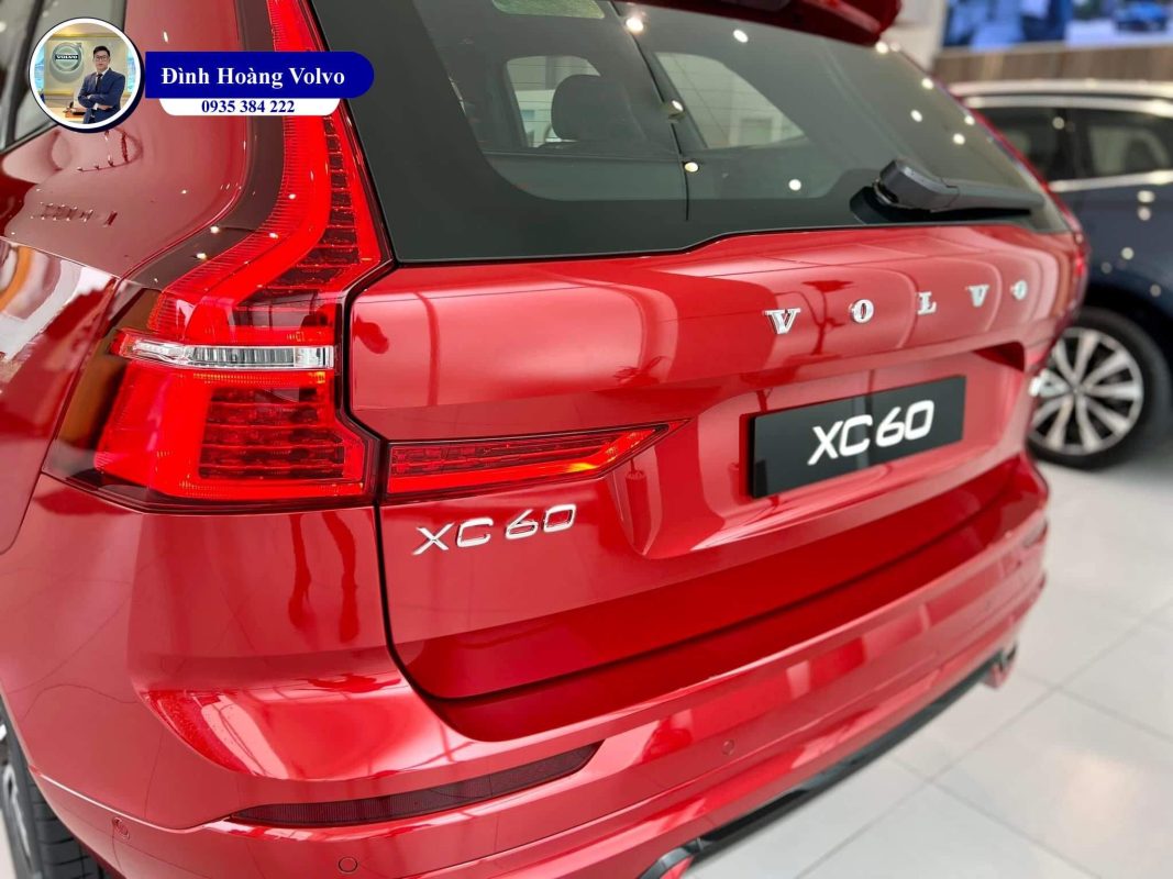 Hình ảnh thực tế chi tiết Volvo XC60 B6 Ultimate Dark 2023 Màu Đỏ Fusion Red Nội thất màu Đen Charcoal - Đình Hoàng Volvo