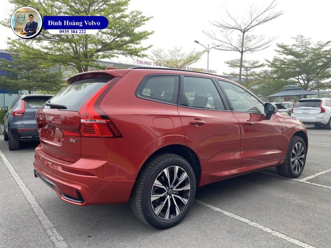 Hình ảnh thực tế chi tiết Volvo XC60 B6 Ultimate Dark 2023 Màu Đỏ Fusion Red Nội thất màu Đen Charcoal - Đình Hoàng Volvo