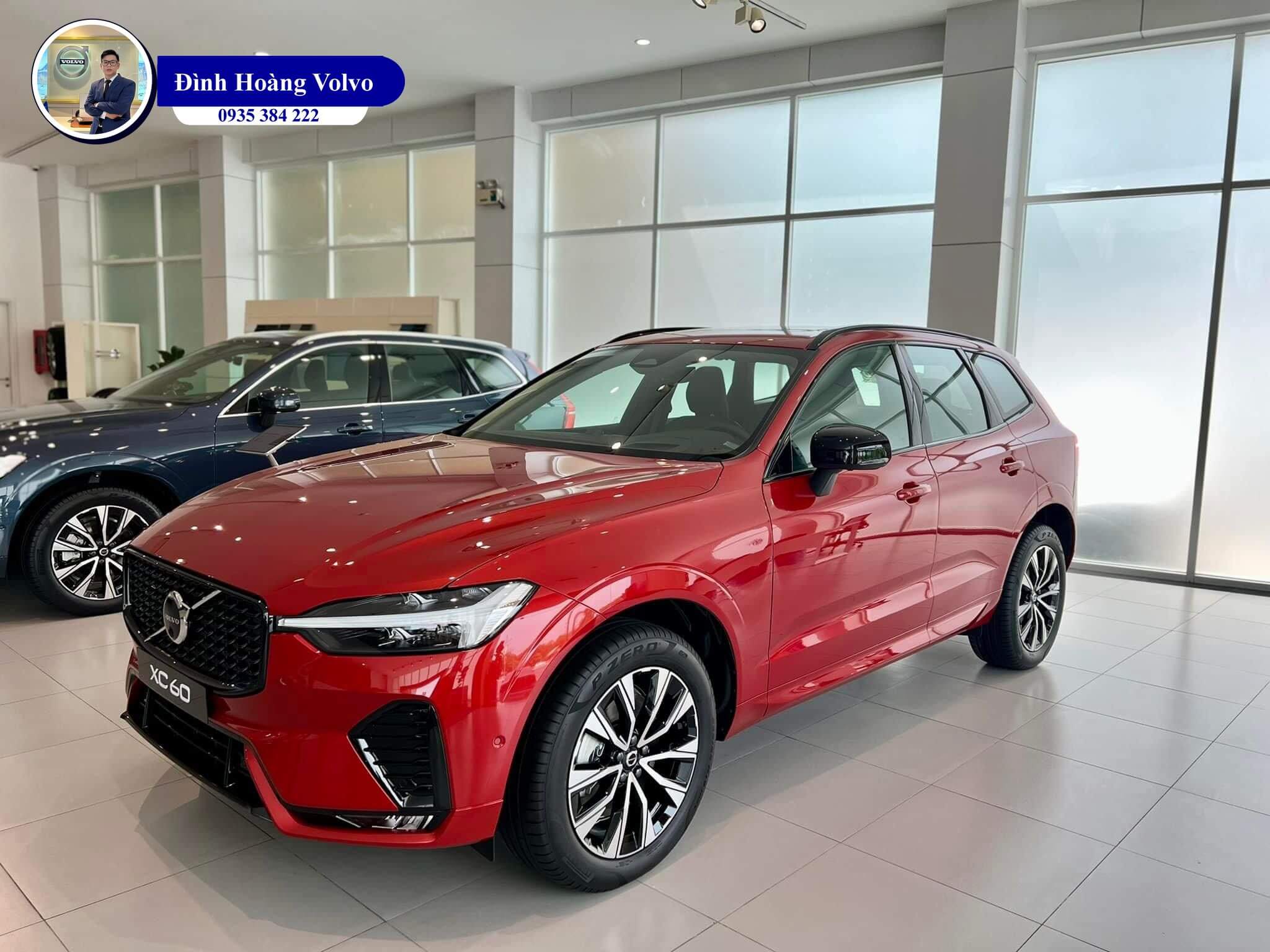 Hình ảnh thực tế chi tiết Volvo XC60 B6 Ultimate Dark 2023 Màu Đỏ Fusion Red Nội thất màu Đen Charcoal - Đình Hoàng Volvo