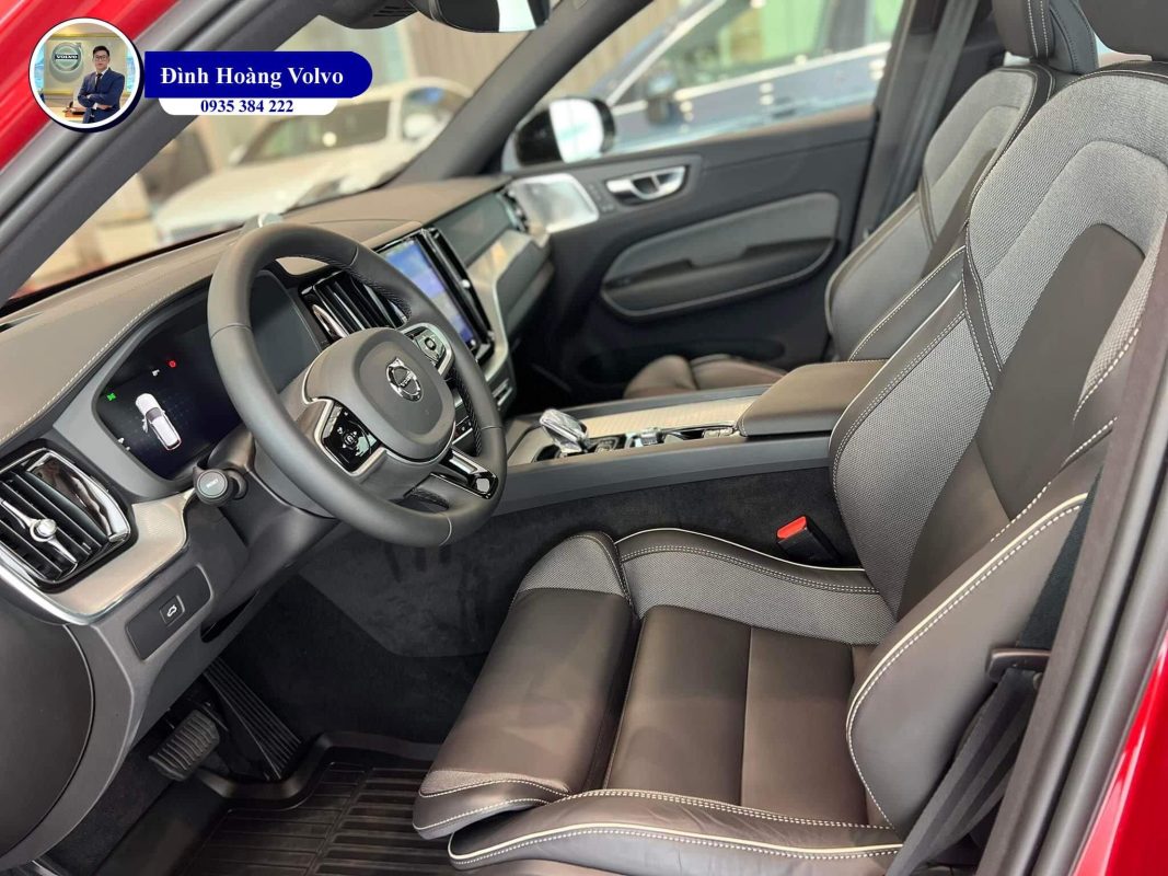 Hình ảnh thực tế chi tiết Volvo XC60 B6 Ultimate Dark 2023 Màu Đỏ Fusion Red Nội thất màu Đen Charcoal - Đình Hoàng Volvo