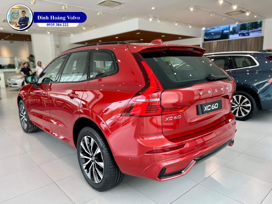 Hình ảnh thực tế chi tiết Volvo XC60 B6 Ultimate Dark 2023 Màu Đỏ Fusion Red Nội thất màu Đen Charcoal - Đình Hoàng Volvo