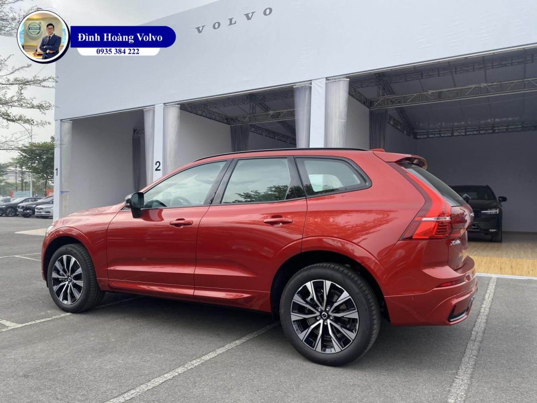 Hình ảnh thực tế chi tiết Volvo XC60 B6 Ultimate Dark 2023 Màu Đỏ Fusion Red Nội thất màu Đen Charcoal - Đình Hoàng Volvo