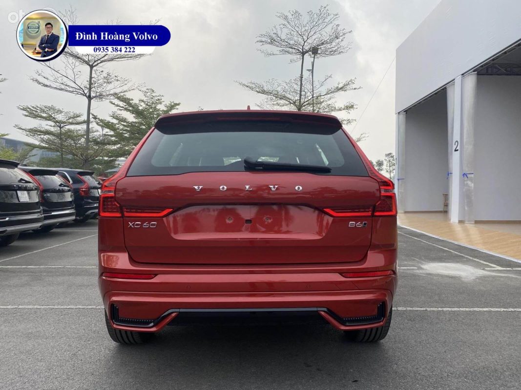 Hình ảnh thực tế chi tiết Volvo XC60 B6 Ultimate Dark 2023 Màu Đỏ Fusion Red Nội thất màu Đen Charcoal - Đình Hoàng Volvo