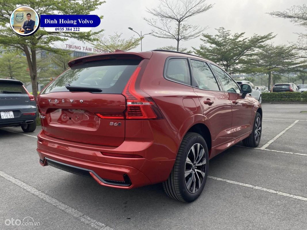 Hình ảnh thực tế chi tiết Volvo XC60 B6 Ultimate Dark 2023 Màu Đỏ Fusion Red Nội thất màu Đen Charcoal - Đình Hoàng Volvo