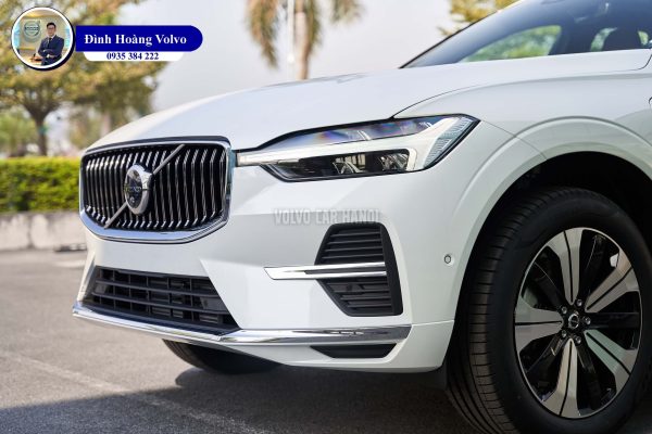 Hình ảnh thực tế chi tiết Volvo XC60 T8 Ultimate Recharge 2023 Màu Trắng Crystal White Nội thất Nâu Maroon và Vàng Amber - Đình Hoàng Volvo