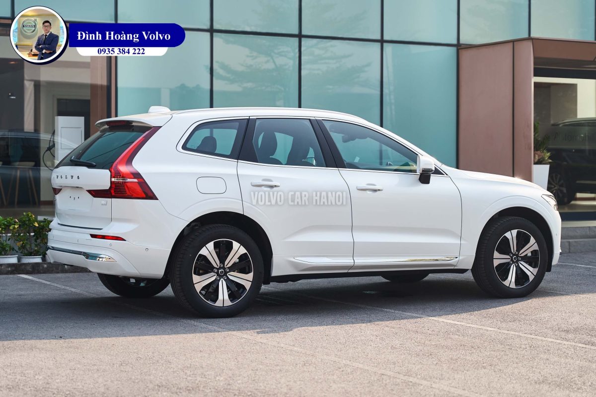 Hình ảnh thực tế chi tiết Volvo XC60 T8 Plug-in Hybrid Ultra 2023 Màu Trắng Crystal White Nội thất Nâu Maroon và Vàng Amber - Đình Hoàng Volvo