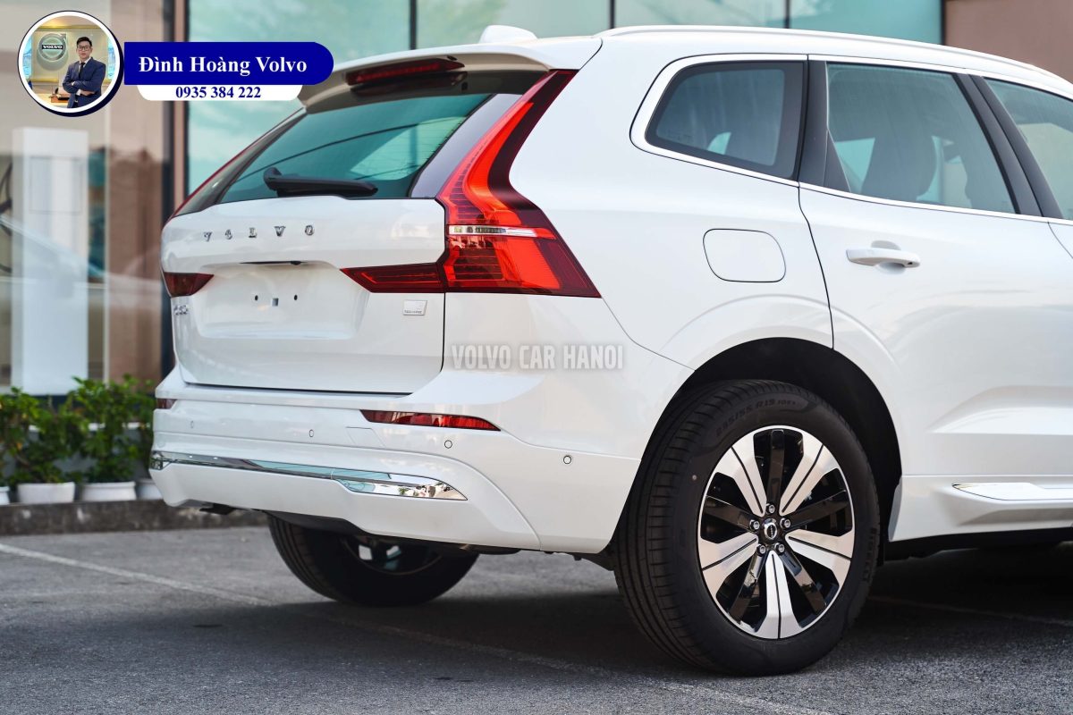 Hình ảnh thực tế chi tiết Volvo XC60 T8 Plug-in Hybrid Ultra 2023 Màu Trắng Crystal White Nội thất Nâu Maroon và Vàng Amber - Đình Hoàng Volvo
