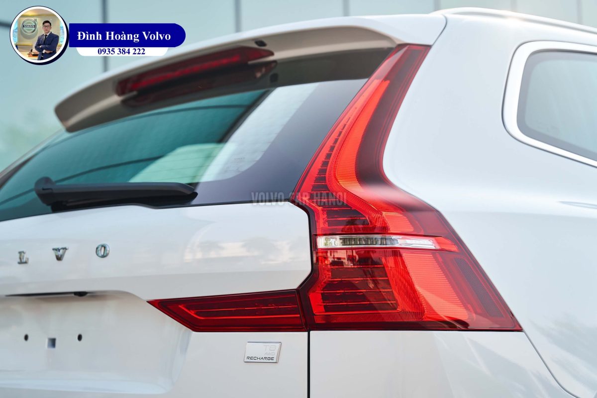 Hình ảnh thực tế chi tiết Volvo XC60 T8 Plug-in Hybrid Ultra 2023 Màu Trắng Crystal White Nội thất Nâu Maroon và Vàng Amber - Đình Hoàng Volvo