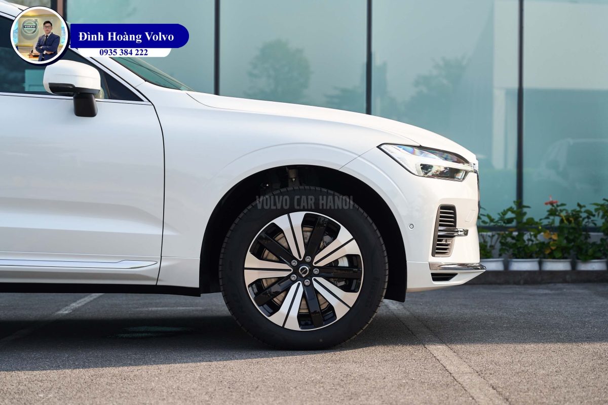 Hình ảnh thực tế chi tiết Volvo XC60 T8 Plug-in Hybrid Ultra 2023 Màu Trắng Crystal White Nội thất Nâu Maroon và Vàng Amber - Đình Hoàng Volvo