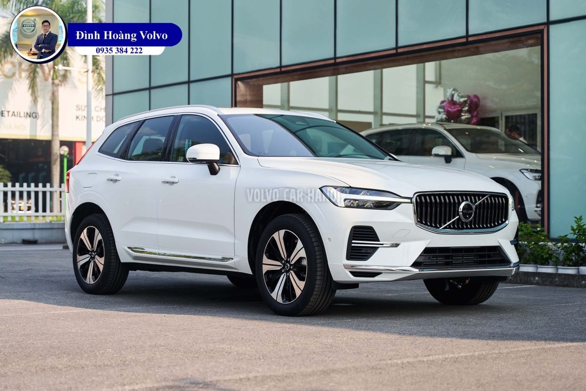 Hình ảnh thực tế chi tiết Volvo XC60 T8 Plug-in Hybrid Ultra 2023 Màu Trắng Crystal White Nội thất Nâu Maroon và Vàng Amber - Đình Hoàng Volvo