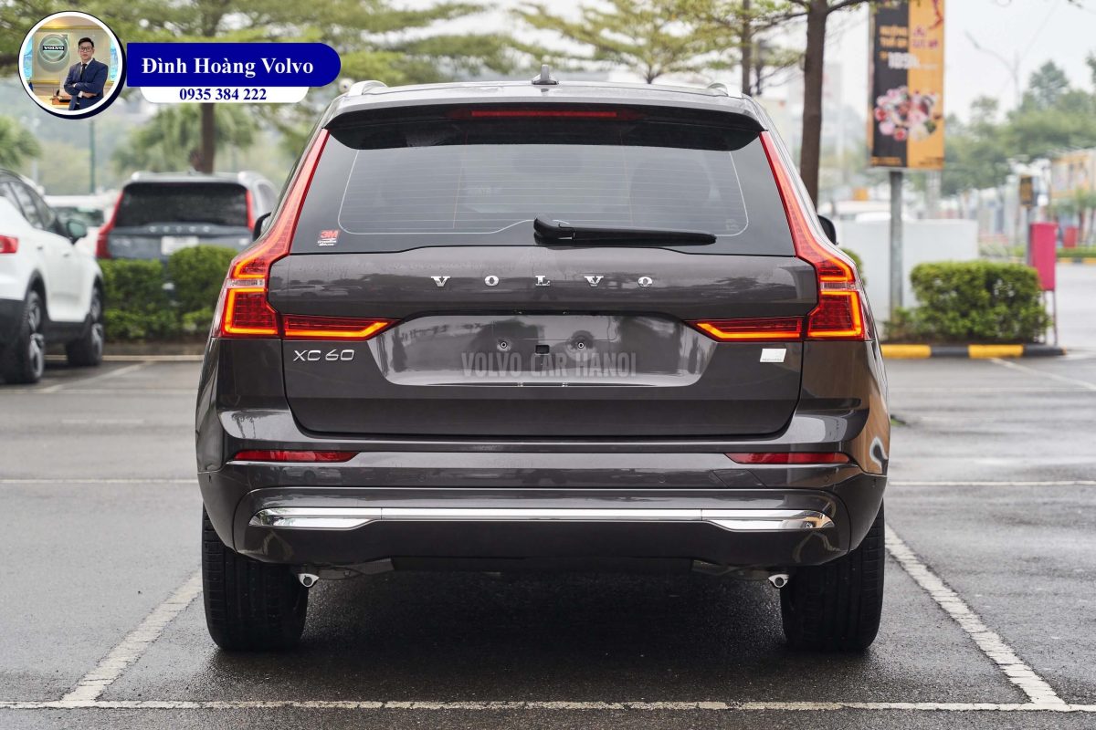Hình ảnh thực tế chi tiết Volvo XC60 T8 Plug-in Hybrid Ultra 2023 Màu Xám Nâu Platinum Grey Nội thất Nâu Maroon và Vàng Amber - Đình Hoàng Volvo