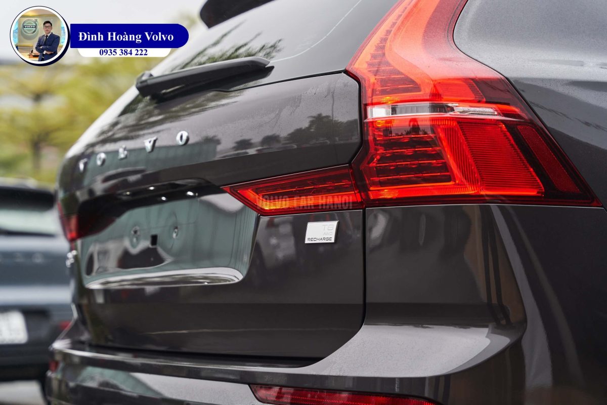 Hình ảnh thực tế chi tiết Volvo XC60 T8 Plug-in Hybrid Ultra 2023 Màu Xám Nâu Platinum Grey Nội thất Nâu Maroon và Vàng Amber - Đình Hoàng Volvo