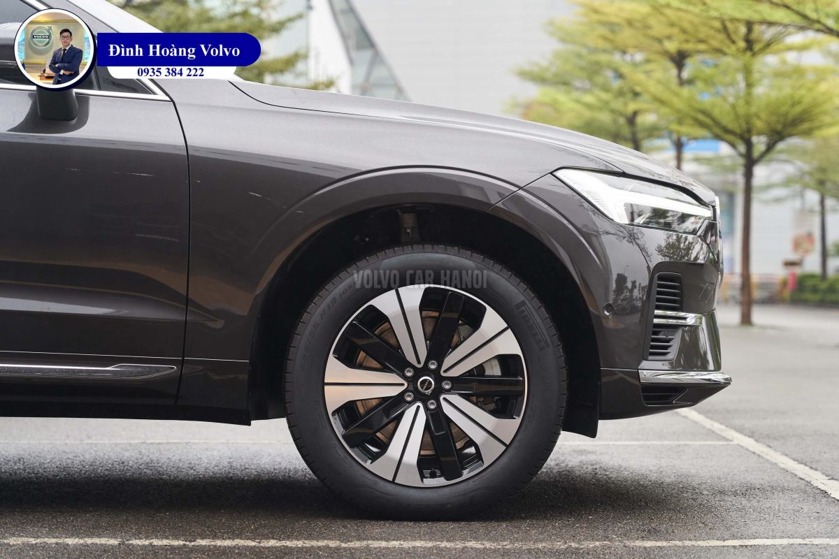 Hình ảnh thực tế chi tiết Volvo XC60 T8 Plug-in Hybrid Ultra 2023 Màu Xám Nâu Platinum Grey Nội thất Nâu Maroon và Vàng Amber - Đình Hoàng Volvo