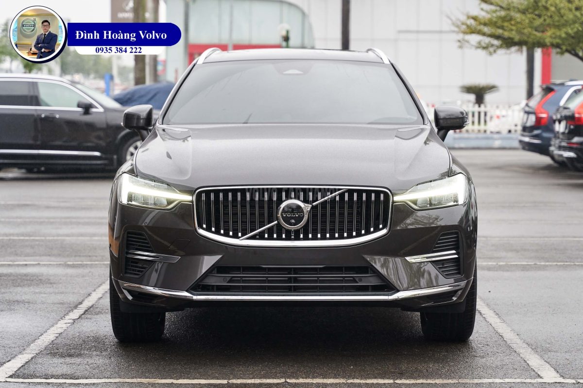 Hình ảnh thực tế chi tiết Volvo XC60 T8 Plug-in Hybrid Ultra 2023 Màu Xám Nâu Platinum Grey Nội thất Nâu Maroon và Vàng Amber - Đình Hoàng Volvo