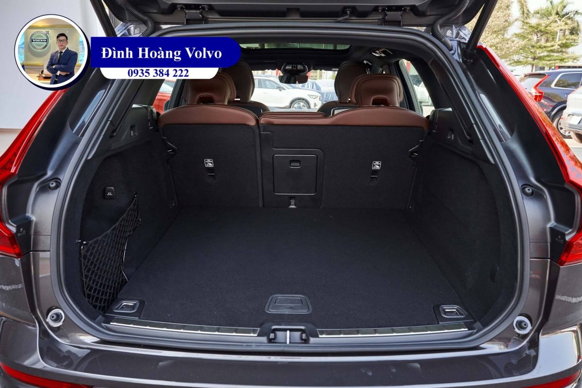 Hình ảnh thực tế chi tiết Volvo XC60 Ultimate 2023 Màu Đen Onyx Black nội thất Nâu Maroon - Đình Hoàng Volvo