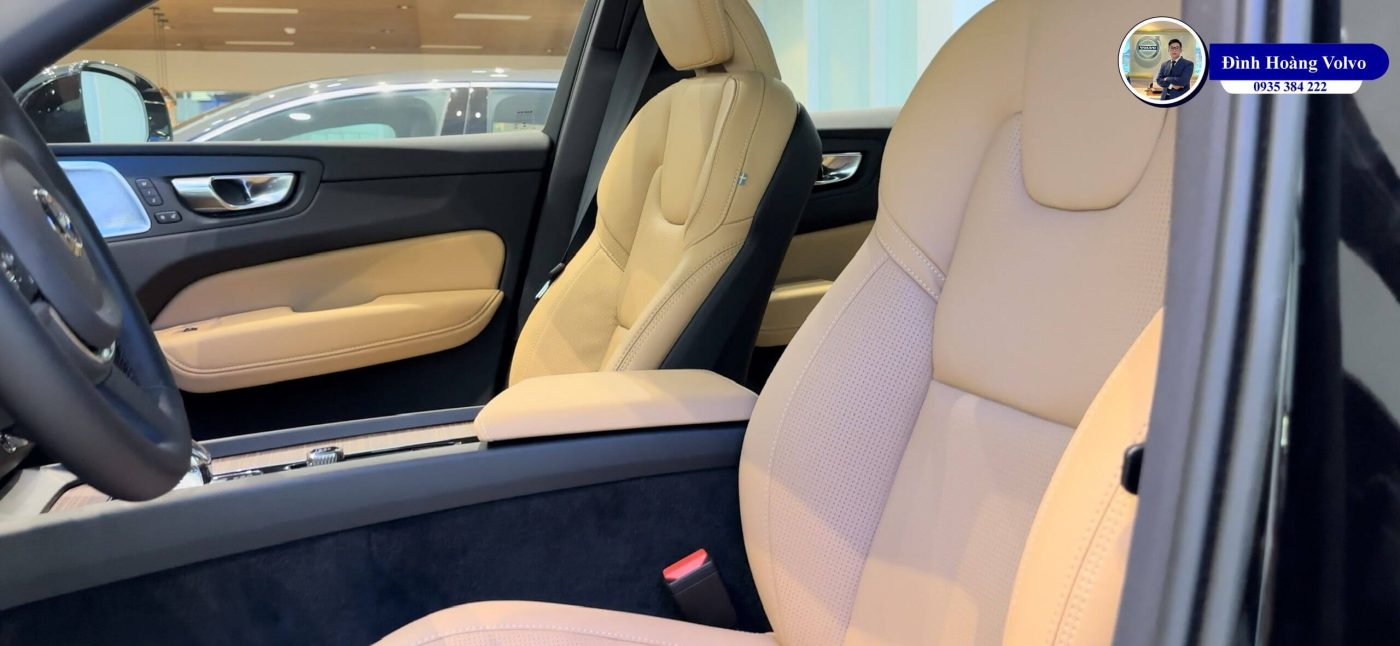 Hình ảnh thực tế chi tiết nội thất Volvo XC60 Ultimate 2023 Màu Đen Onyx Black nội thất Vàng Amber - Volvo XC60 Quảng Bình, Quảng Trị, Huế, Đà Nẵng, Quảng Nam, Quảng Ngãi, Bình Định, Phú Yên, Gia Lai, Kon Tum