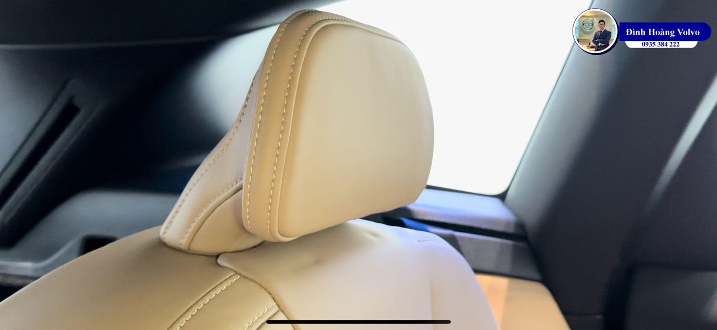 Hình ảnh thực tế chi tiết nội thất Volvo XC60 Ultimate 2023 Màu Đen Onyx Black nội thất Vàng Amber - Volvo XC60 Quảng Bình, Quảng Trị, Huế, Đà Nẵng, Quảng Nam, Quảng Ngãi, Bình Định, Phú Yên, Gia Lai, Kon Tum