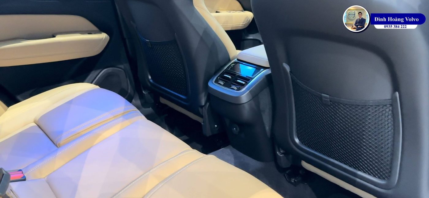 Hình ảnh thực tế chi tiết nội thất Volvo XC60 Ultimate 2023 Màu Đen Onyx Black nội thất Vàng Amber - Volvo XC60 Quảng Bình, Quảng Trị, Huế, Đà Nẵng, Quảng Nam, Quảng Ngãi, Bình Định, Phú Yên, Gia Lai, Kon Tum