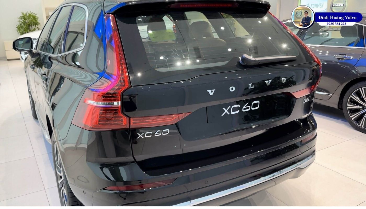 Hình ảnh thực tế chi tiết Volvo XC60 Ultimate 2023 Màu Đen Onyx Black nội thất Nâu Maroon và Vàng Amber tại Đà Nẵng - Đình Hoàng Volvo
