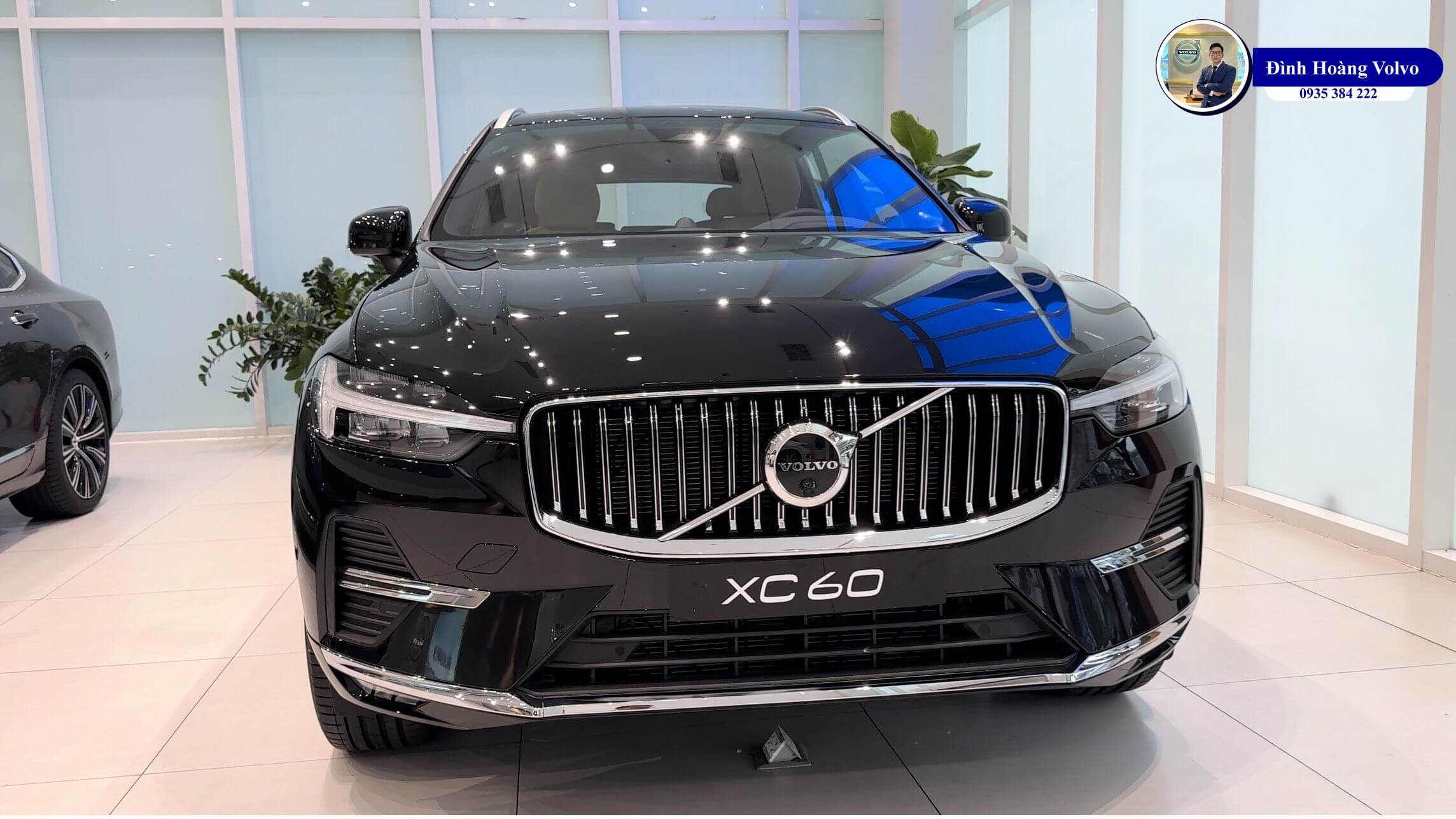 Hình ảnh thực tế chi tiết Volvo XC60 Ultimate 2023 Màu Đen Onyx Black nội thất Nâu Maroon và Vàng Amber tại Đà Nẵng - Đình Hoàng Volvo