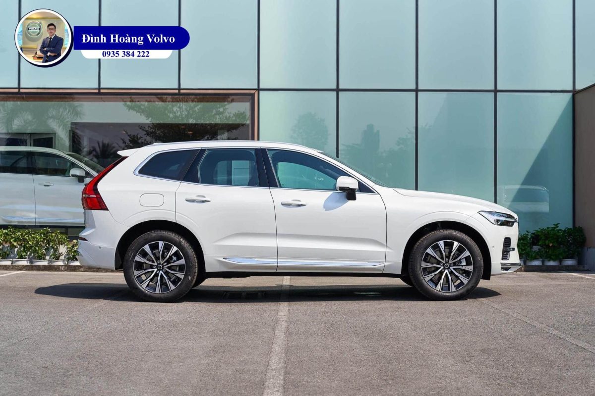Hình ảnh thực tế chi tiết Volvo XC60 Ultimate 2023 Màu Trắng Crystal White nội thất Nâu Maroon và Vàng Amber tại Đà Nẵng - Đình Hoàng Volvo