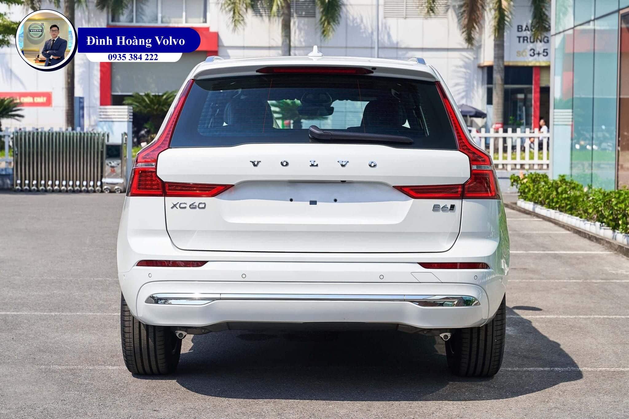 Hình ảnh thực tế chi tiết Volvo XC60 Ultimate 2023 Màu Trắng Crystal White nội thất Nâu Maroon và Vàng Amber tại Đà Nẵng - Đình Hoàng Volvo