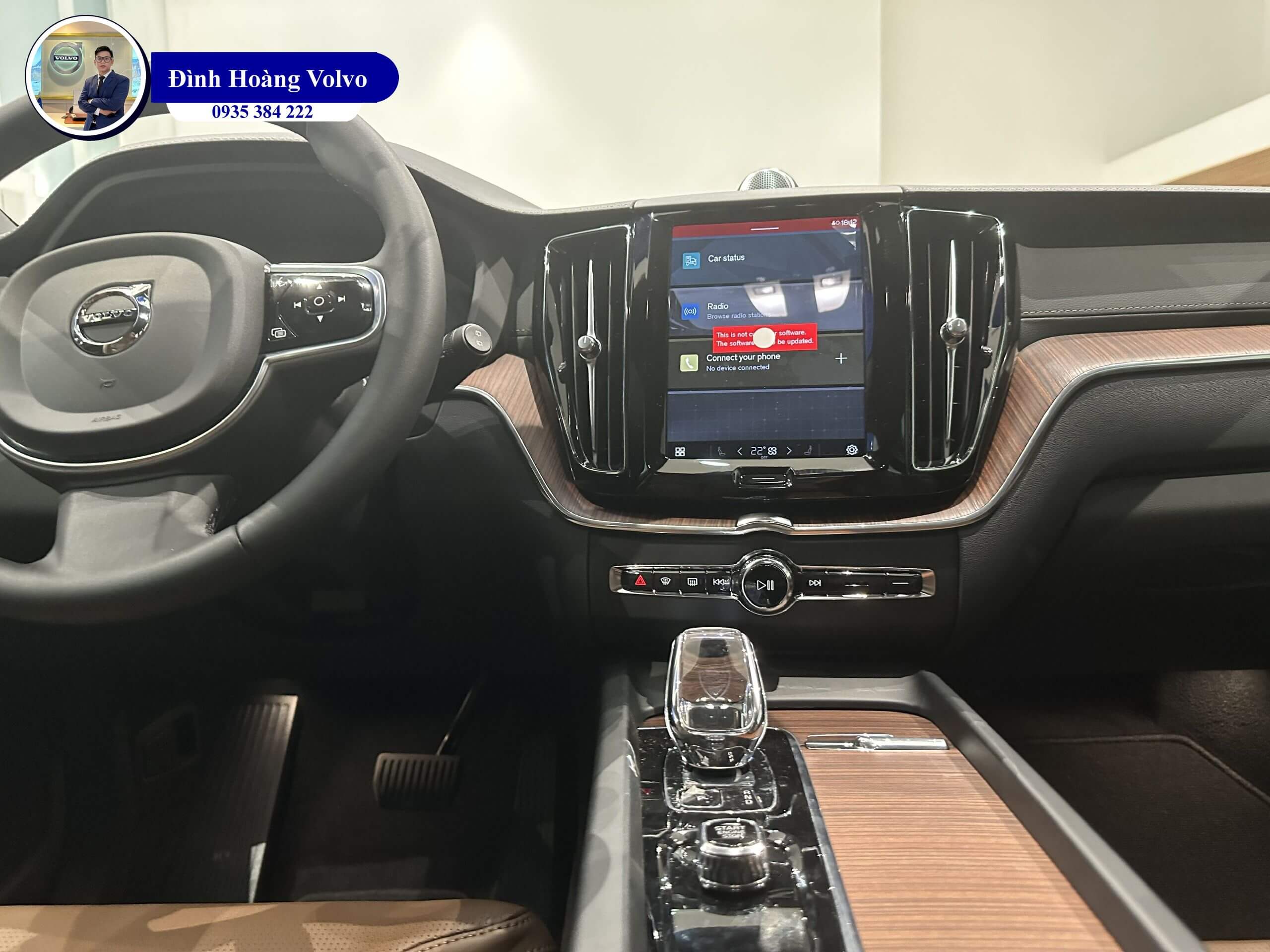 Hình ảnh thực tế chi tiết Volvo XC60 Ultimate 2023 Màu Đen Onyx Black nội thất Nâu Maroon - Đình Hoàng Volvo